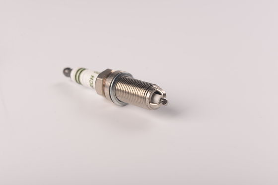 KH6RJTC Long Thread Car Spark Plug استبدال العلامة التجارية الشهيرة KH20TT